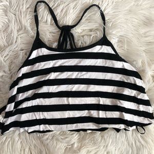 BLACK AND WHITE CROPPED SHIRT